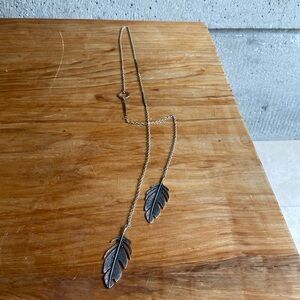 Feather lariat necklace